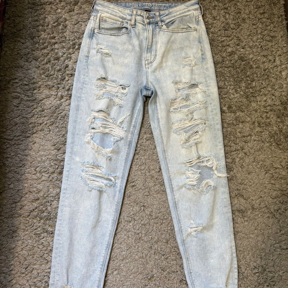 American Eagle Women’s Distressed Jeans, Light Wash ,size 6